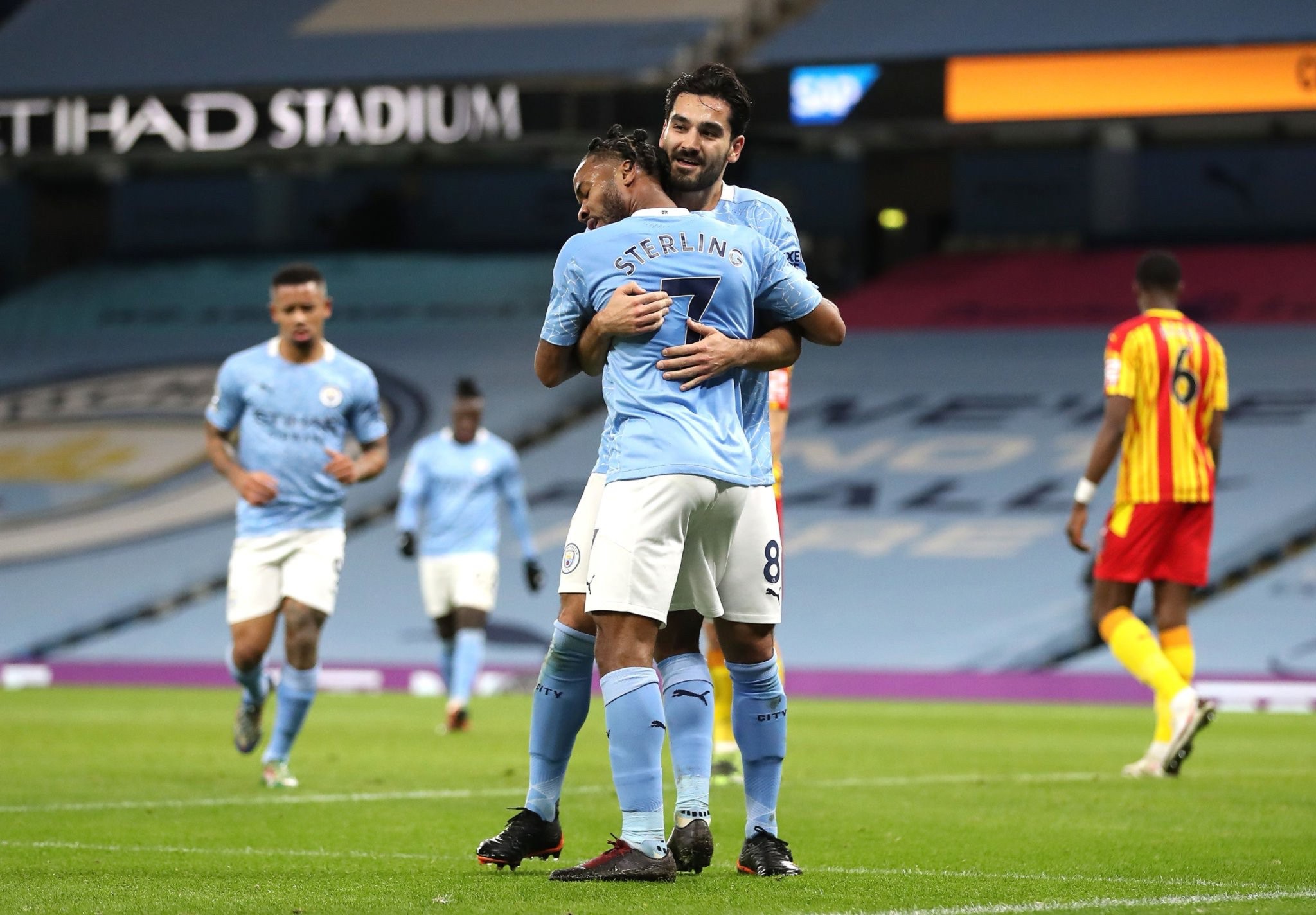 在赛季接近 在赛季接近